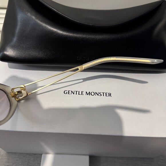 Gentle Monster Translucent Oval Sunglasses Gold Metal Detail main image 7